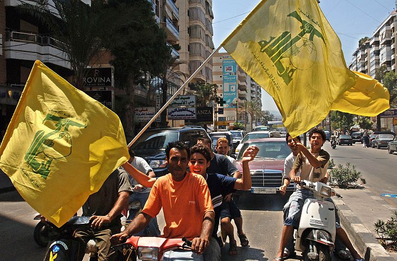 طرفداران حزب الله لبنان در یکی از محلههای جنوب بیروت